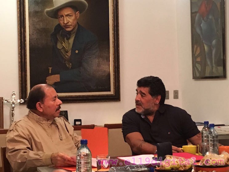 Presidente Daniel Ortega impone Orden Augusto C. Sandino a Diego Armando Maradona
